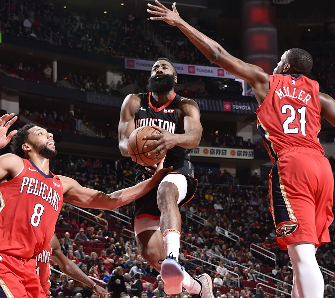 深圳队险胜鹈鹕,乔治高光表现 深圳队险胜鹈鹕,乔治高光表现