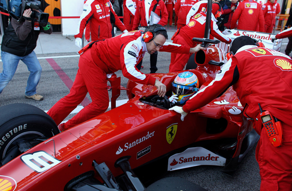 法拉利鏖战索伯车队,阿隆索统治全场 法拉利鏖战索伯车队,阿隆索统治全场