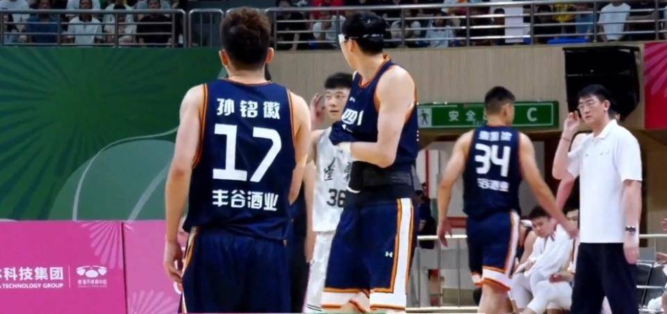 魔术翻盘北京队,胡金秋关键制胜 魔术翻盘北京队,胡金秋关键制胜