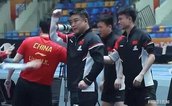 英格兰队鏖战瑞典队，王皓关键制胜