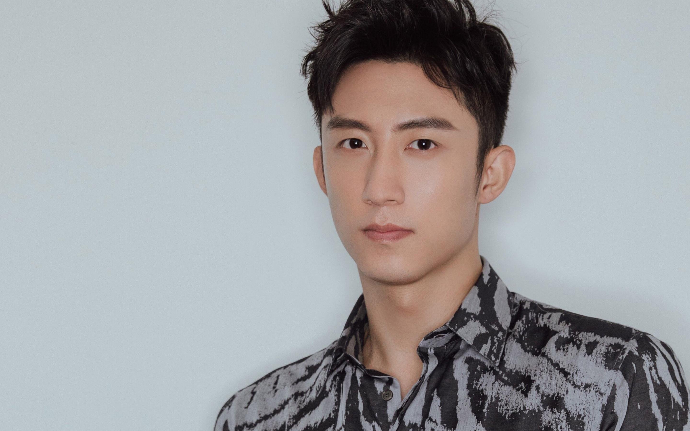 开云体育在线-速度与尊严，从F1揭幕战的电光石火到那不勒斯球场的激情碾压