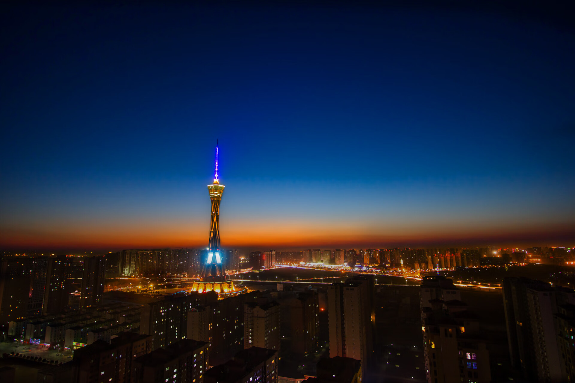 跨时空篮球交响曲，深圳团队之威与英格拉姆孤星之芒