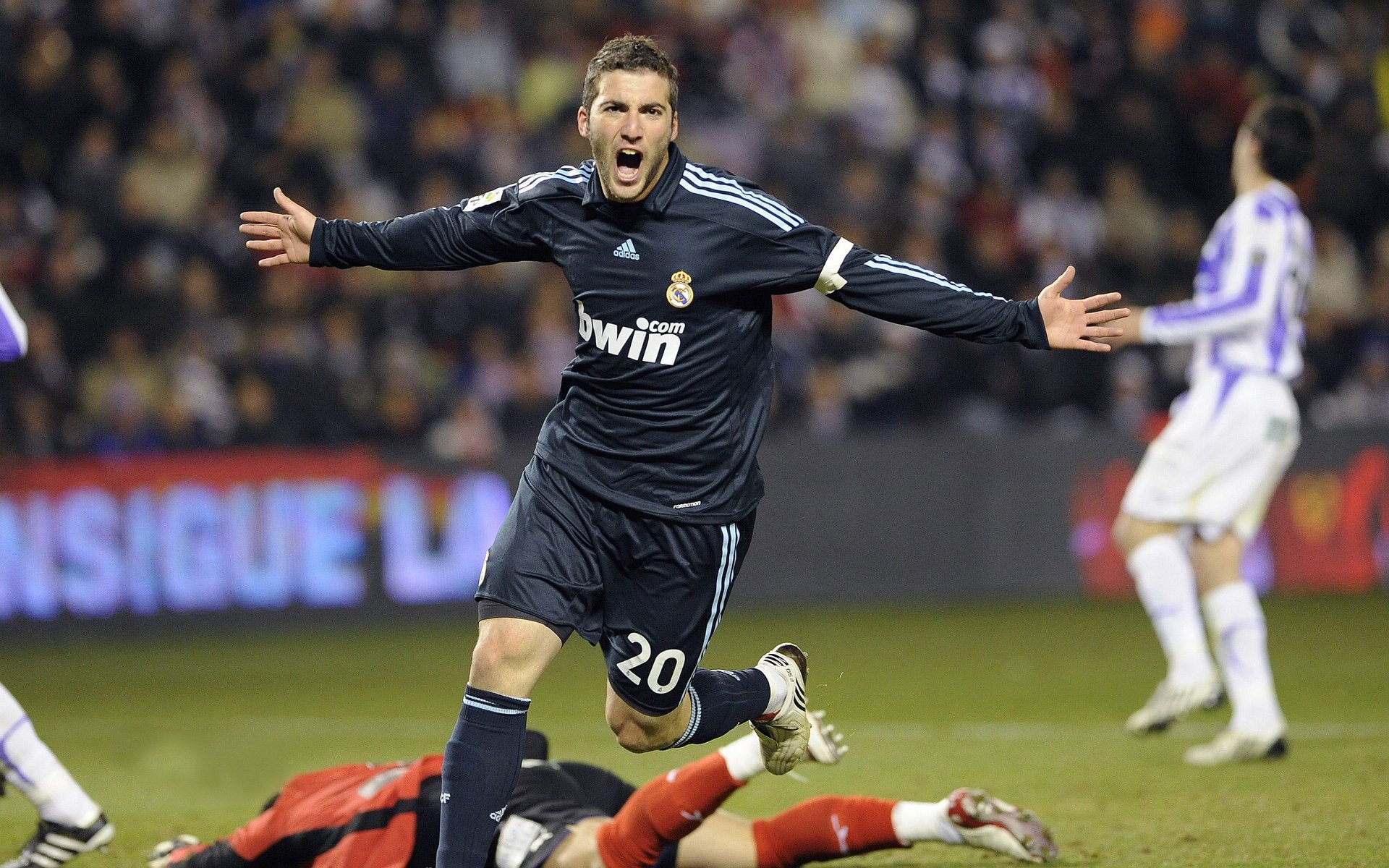 开云体育中国-塔图姆降临虹口，当上海大鲨鱼对阵雷霆，那晚唯一的MVP