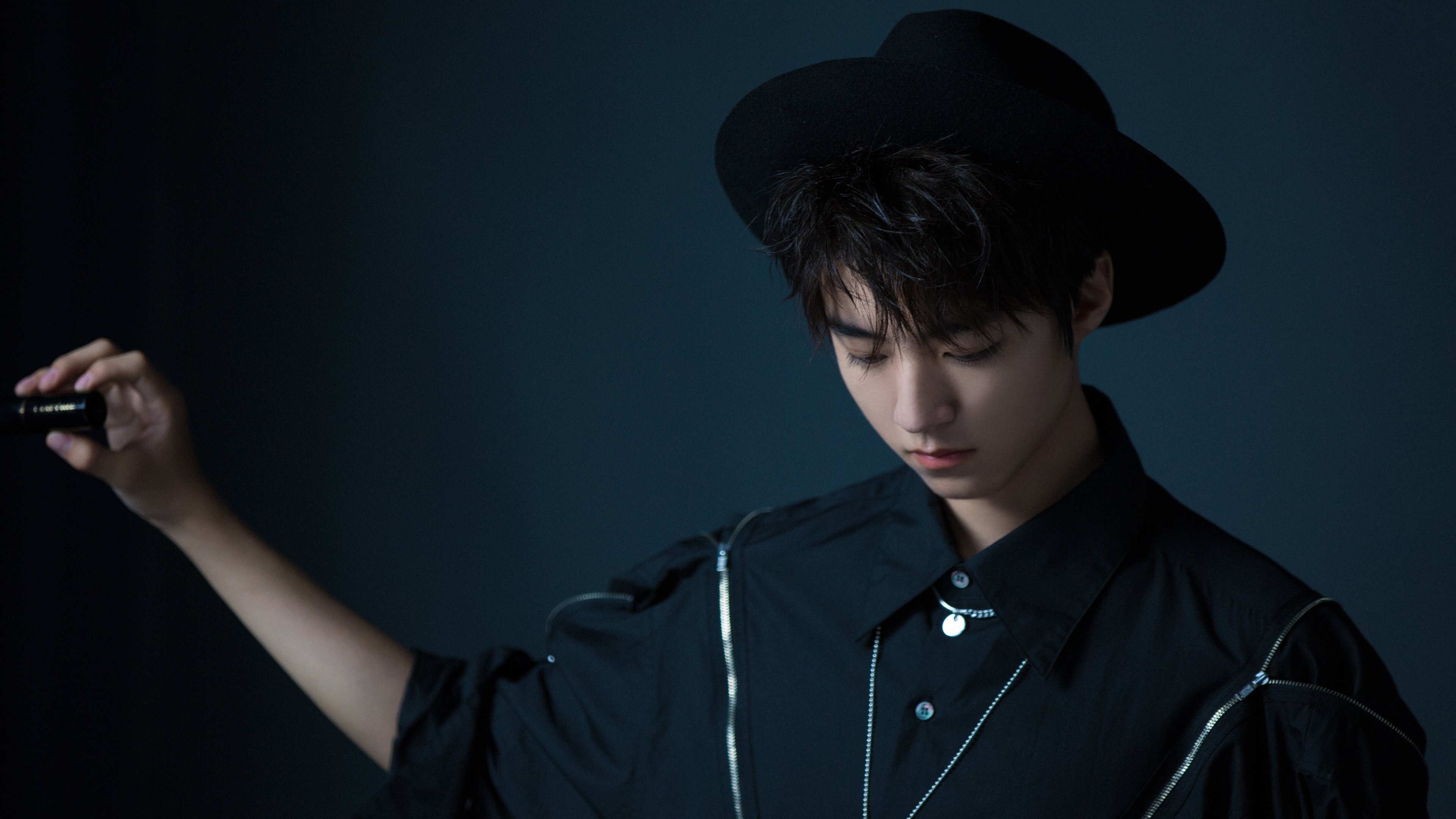 开云体育中国-德布劳内满分魔术VS威尔士血色鏖战，足球之夜的冰火交响